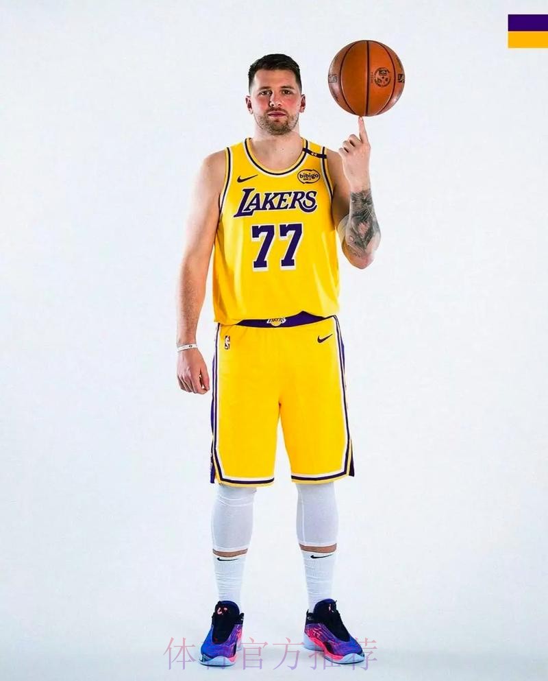 湖人官方：现在向大家介绍全明星首发球员：卢卡-东契奇！