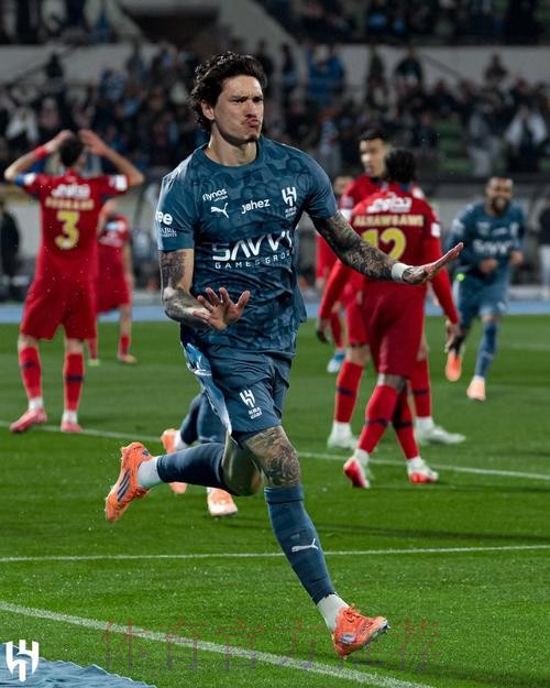 2-0!49岁国米功勋沙特重击C罗,率队开局12轮不败+9连胜抢走榜首 2-0!49岁国米功勋沙特重击C罗,率队开局12轮不败+9连胜抢走榜首